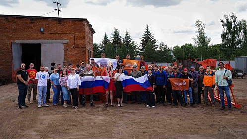 Коллектив завода дробильного оборудования «Тульские Машины» поздравляет вас с Днём России!